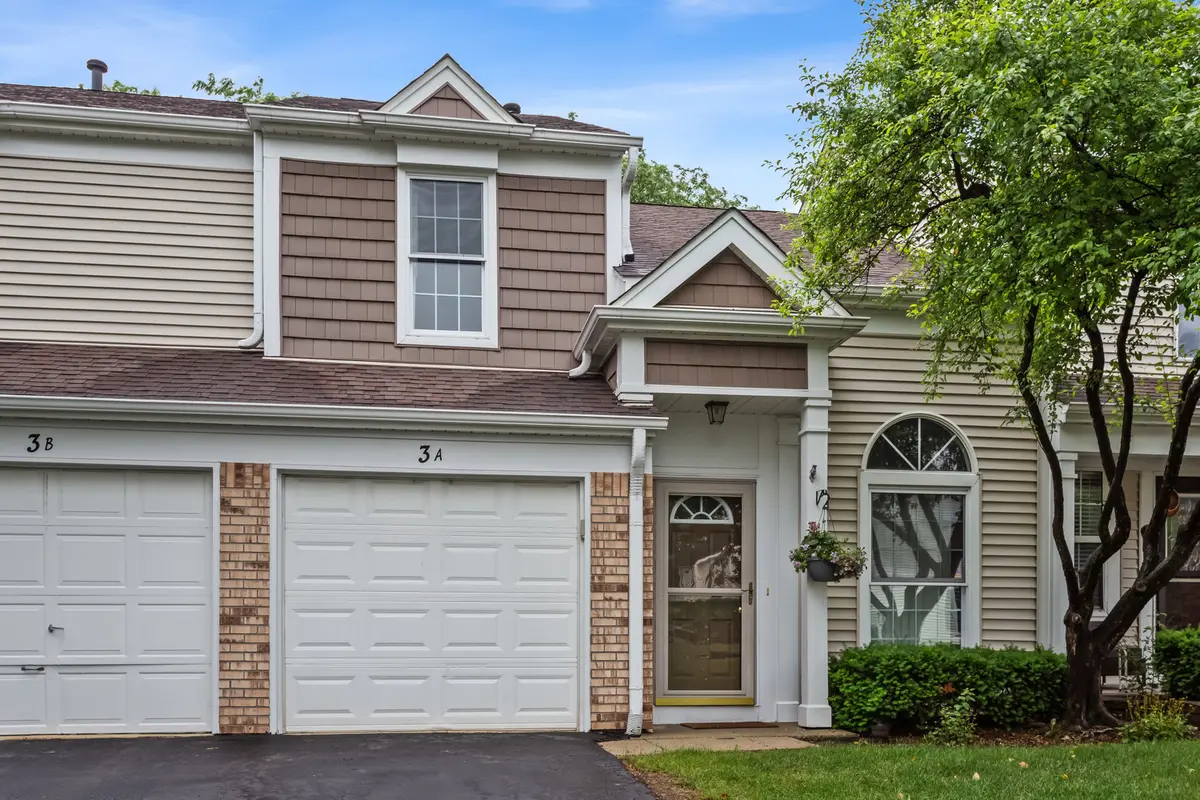 3 Chaucer LN #A, Streamwood, IL 60107