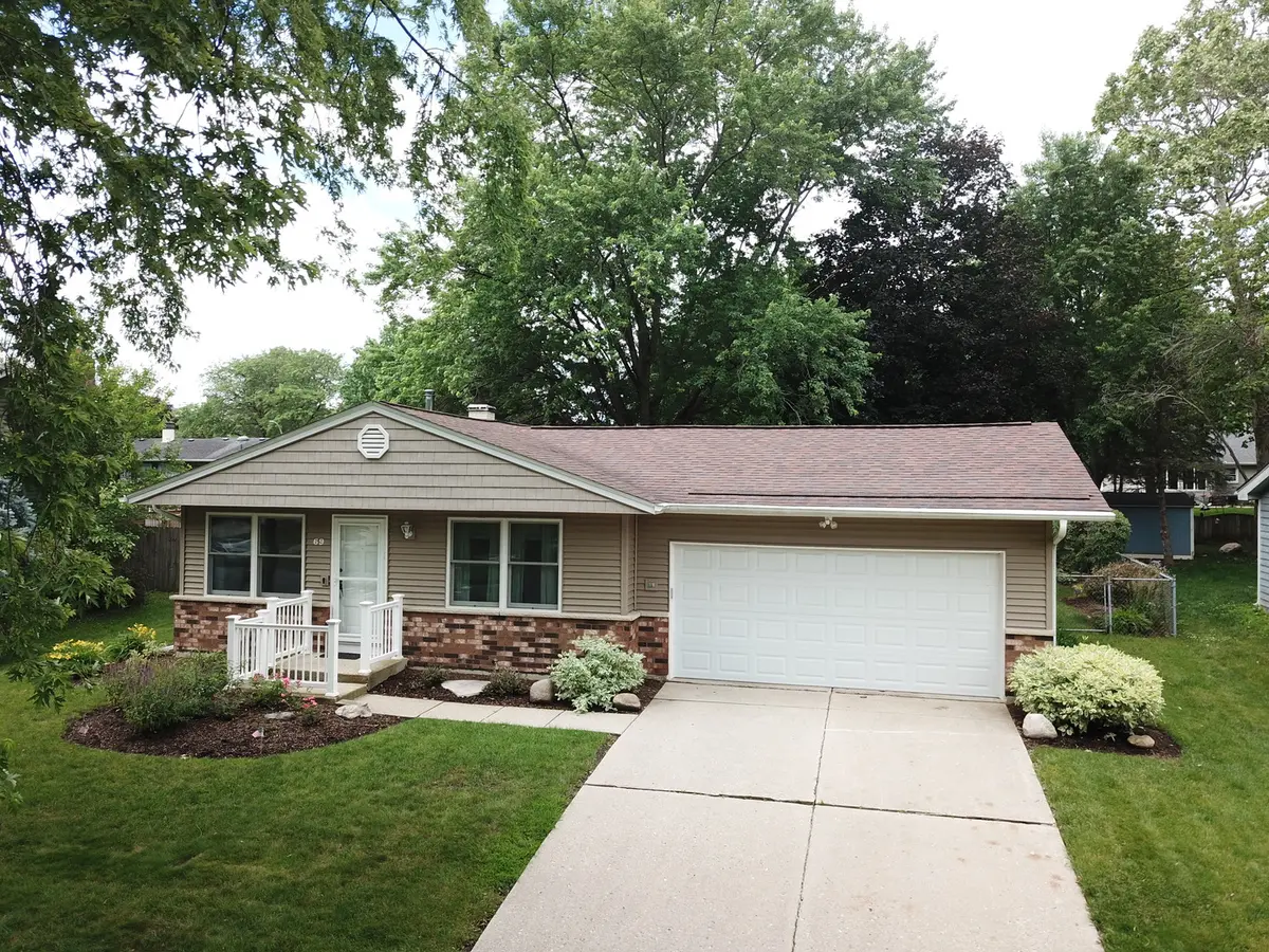 69 Devonshire CIR, Elgin, IL 60123