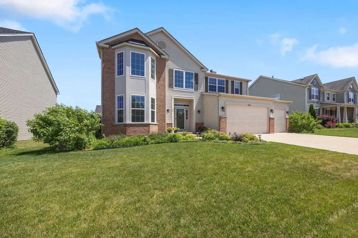 325 Forest TRL, South Elgin, IL 60177