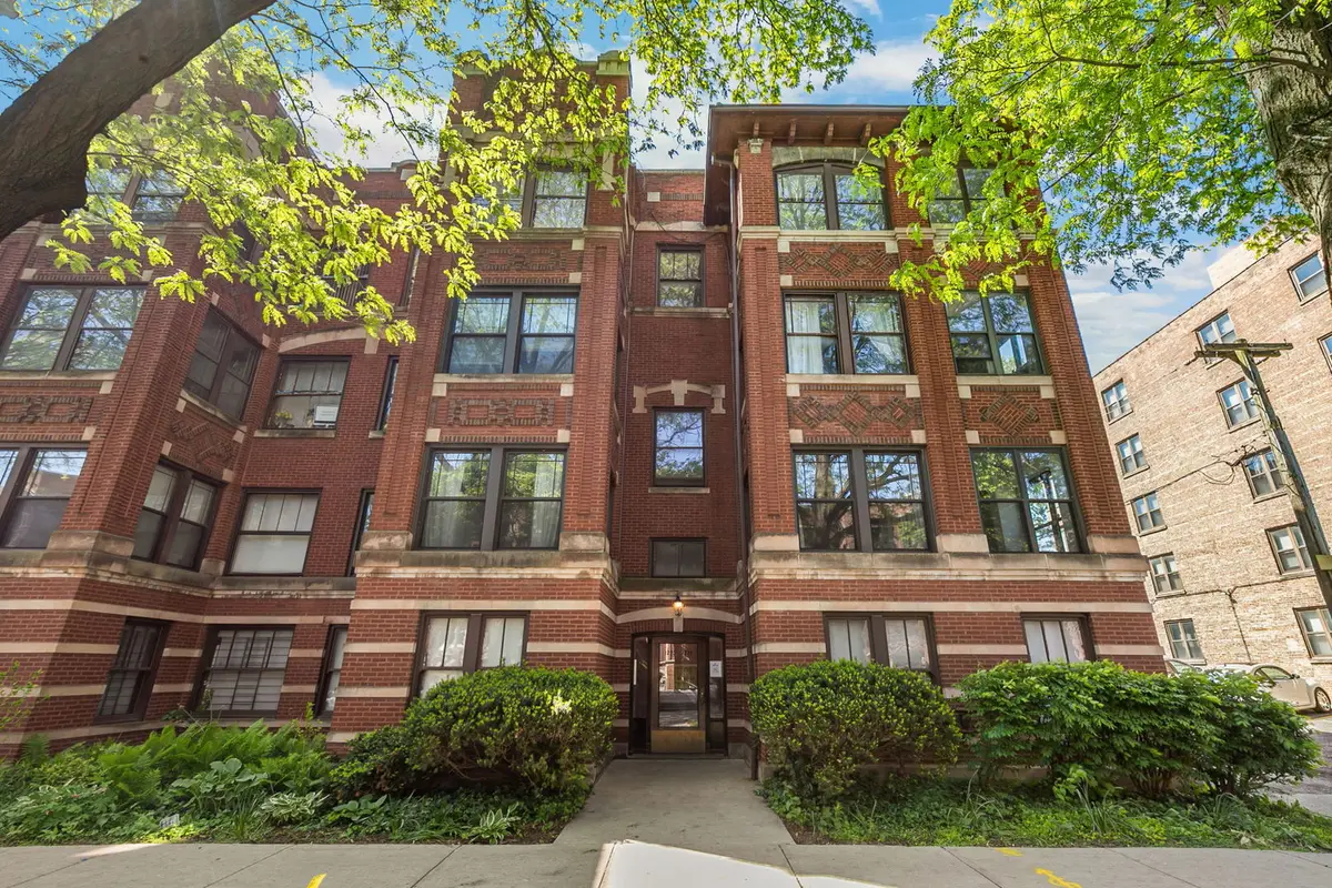 1221 E Hyde Park BLVD #1, Chicago, IL 60615