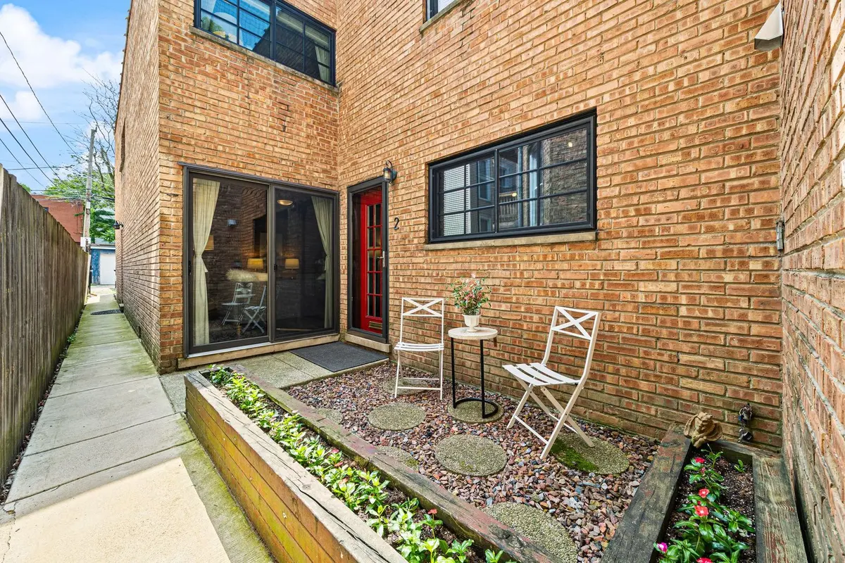 2735 N Mildred AVE #2, Chicago, IL 60614