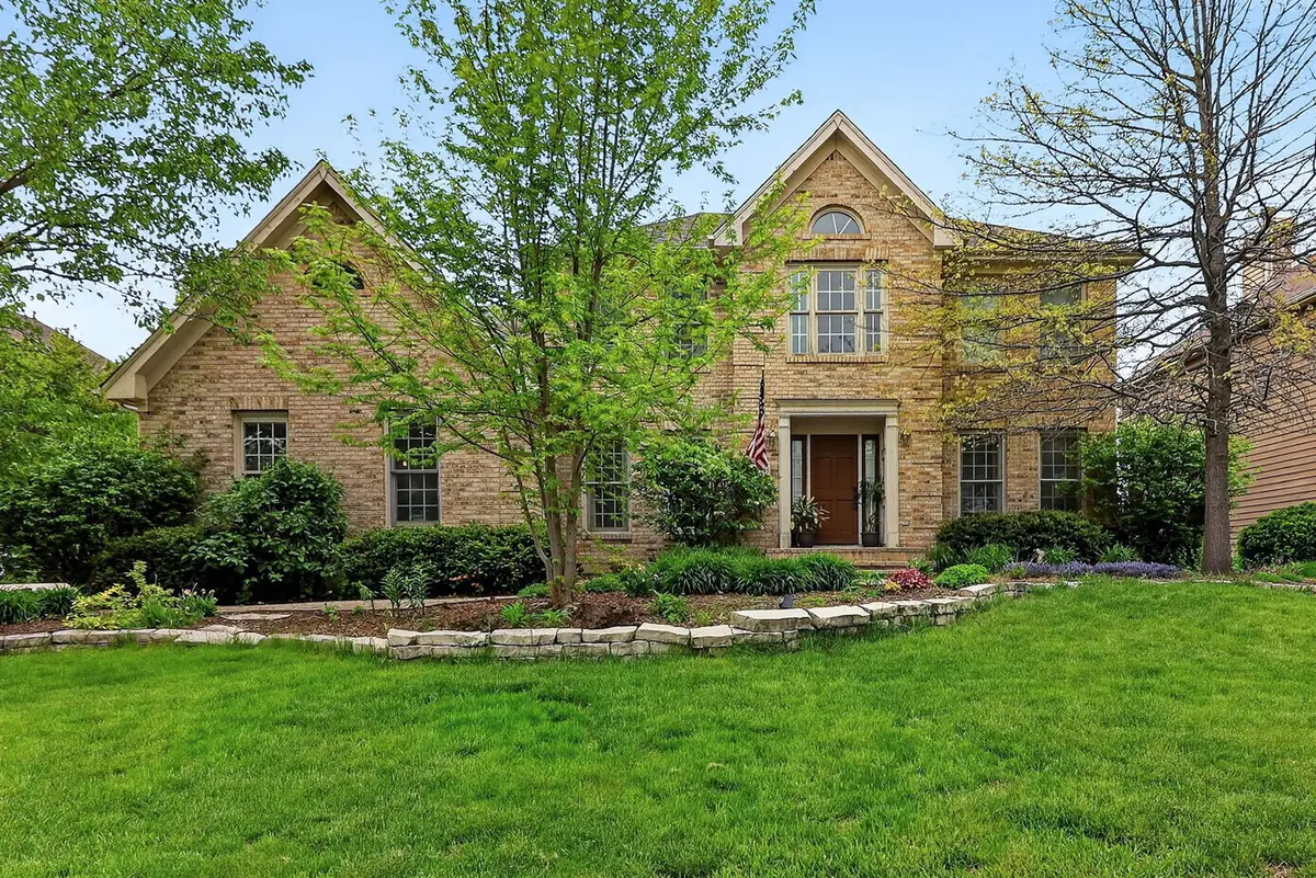 26W248 Tuckaway CT, Winfield, IL 60190