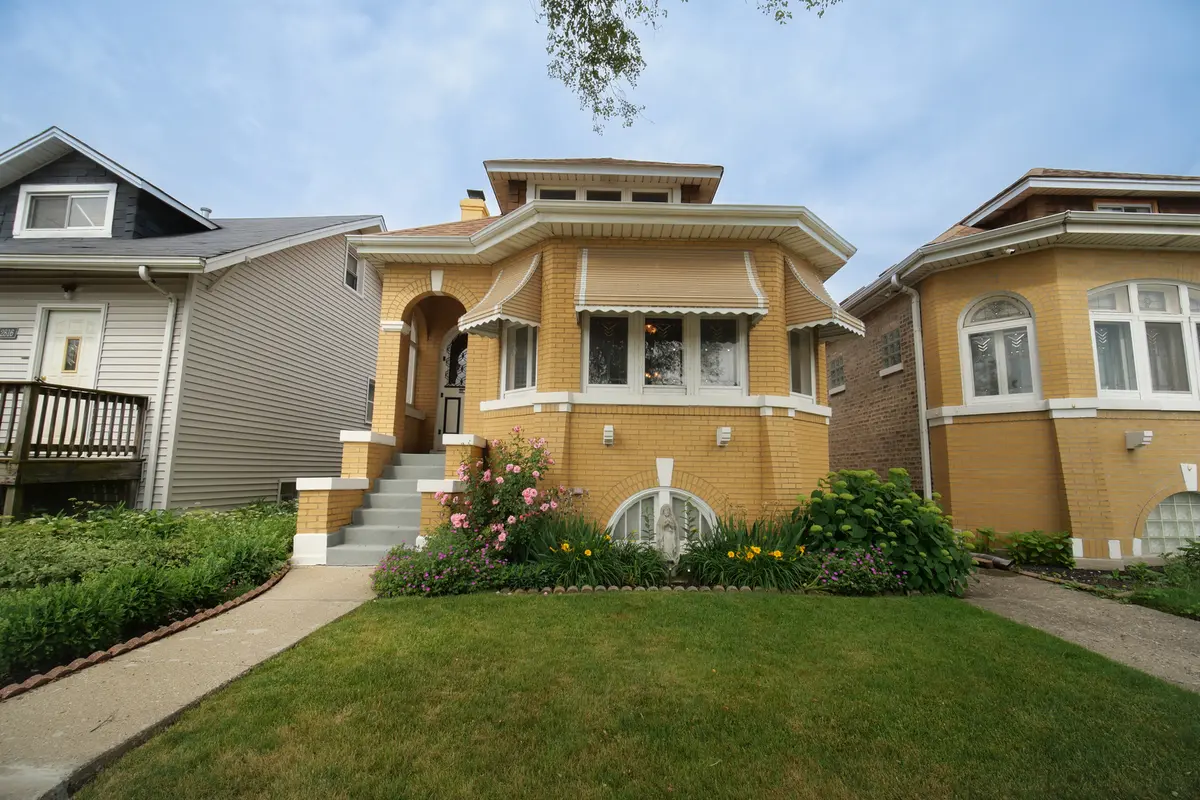 2820 N Mont Clare AVE, Chicago, IL 60634