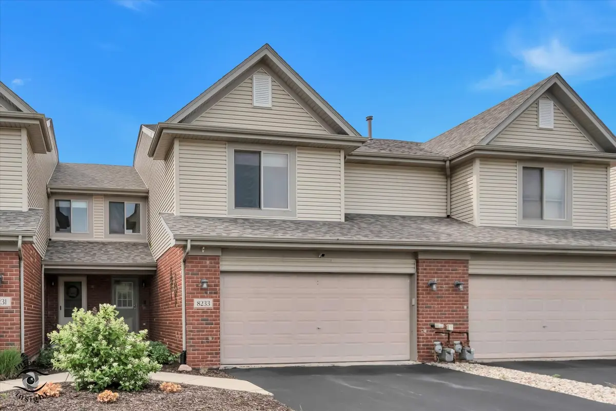 8233 Pecan PL, Frankfort, IL 60423