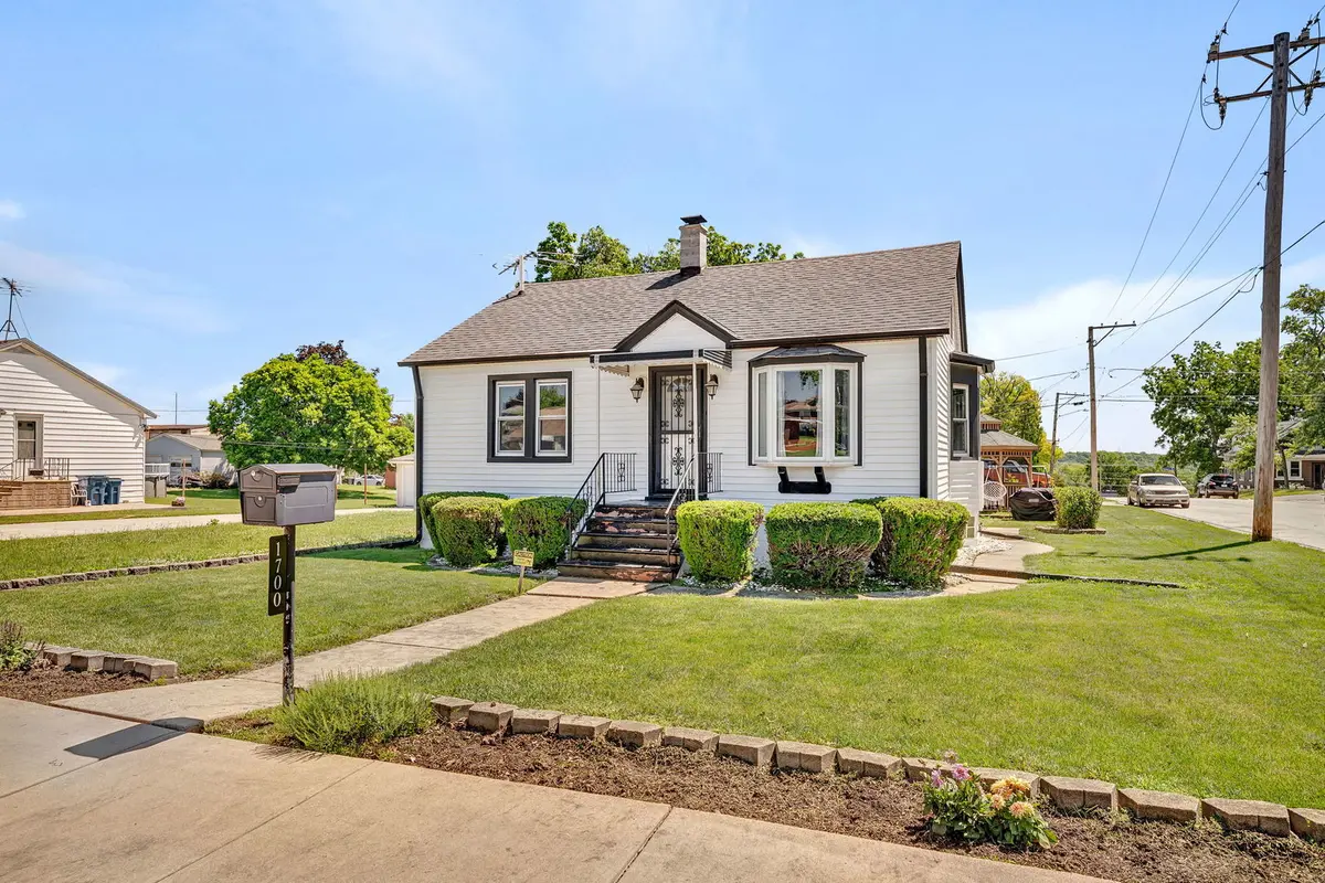 1700 Cora ST, Crest Hill, IL 60403