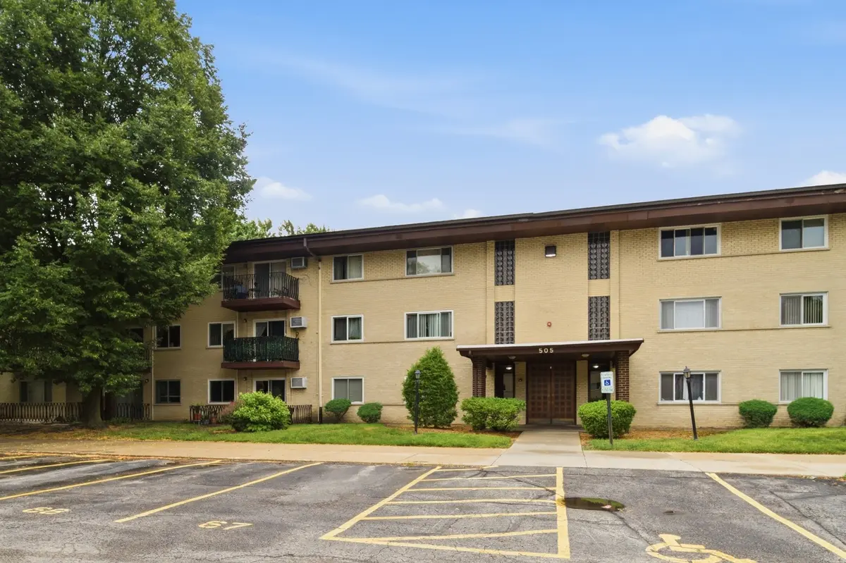 505 CLEVELAND AVE #106, Arlington Heights, IL 60005
