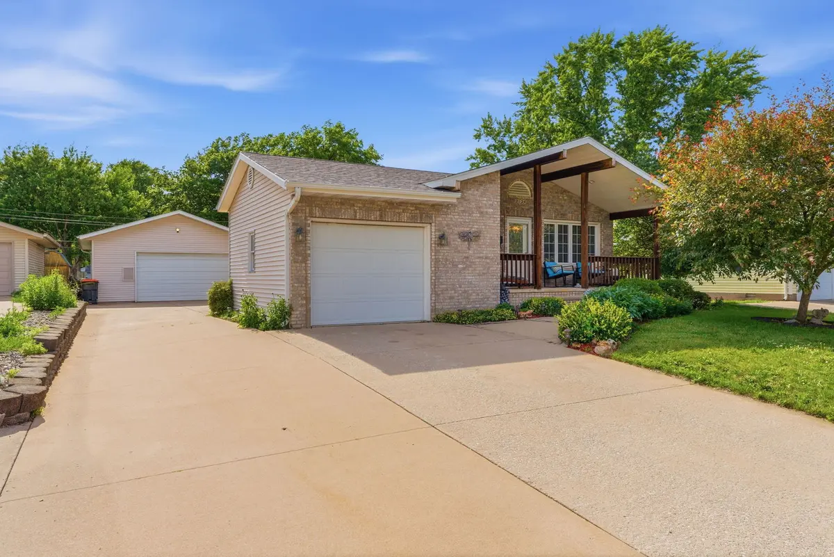 2124 N Gayman AVE, Davenport, IA 52804