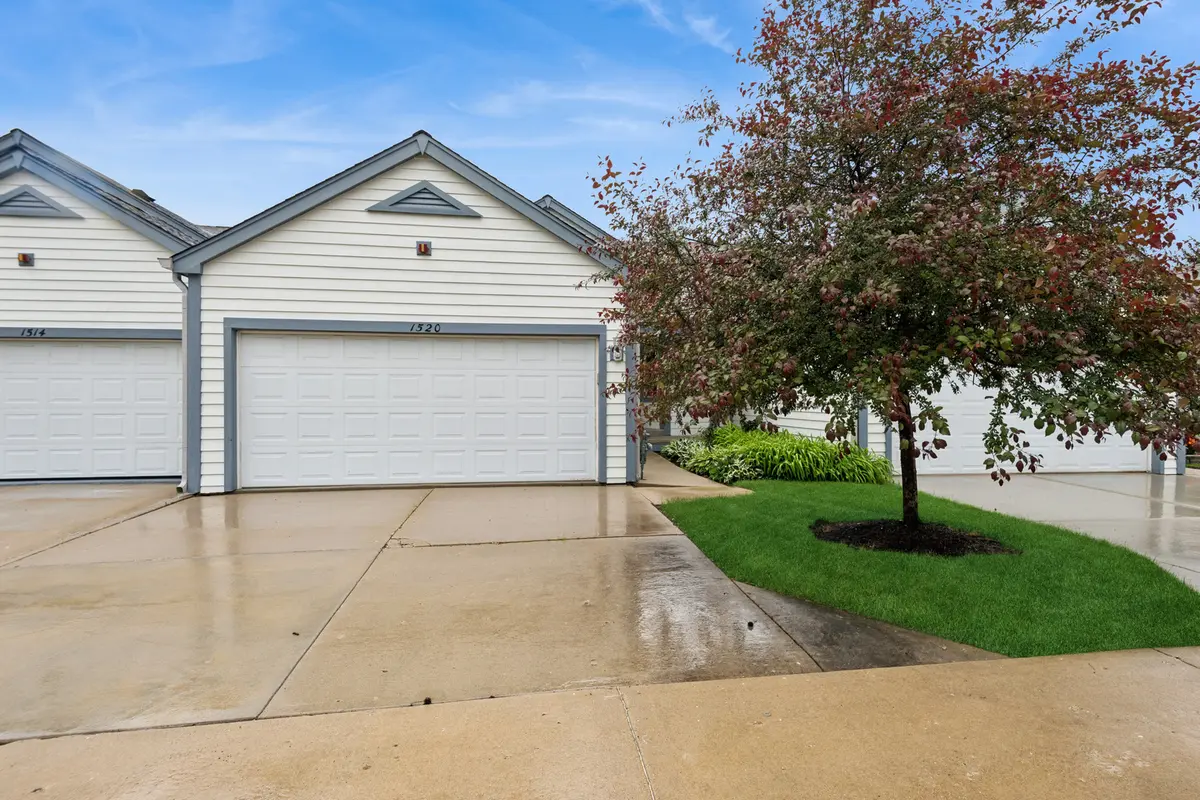 1520 QUEEN ANN LN, Gurnee, IL 60031