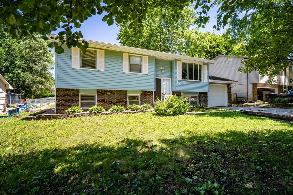 120 Ginger Creek CT, Bloomington, IL 61704