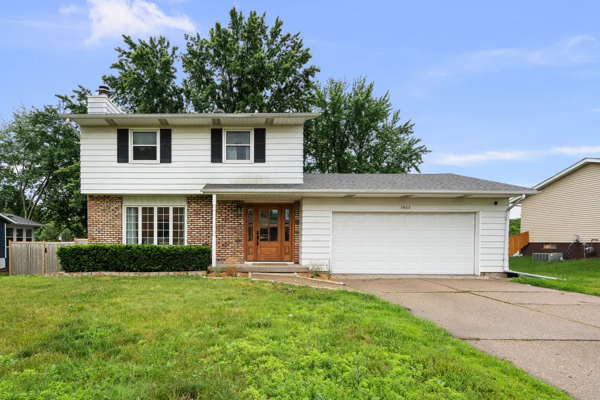 2603 E 35th Street CT, Davenport, IA 52807