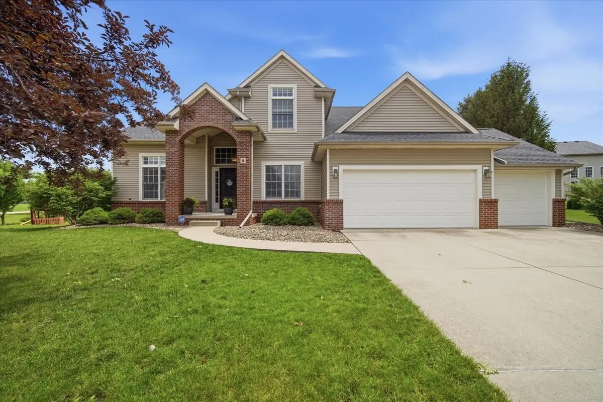 9 Brookline CT, Bloomington, IL 61705