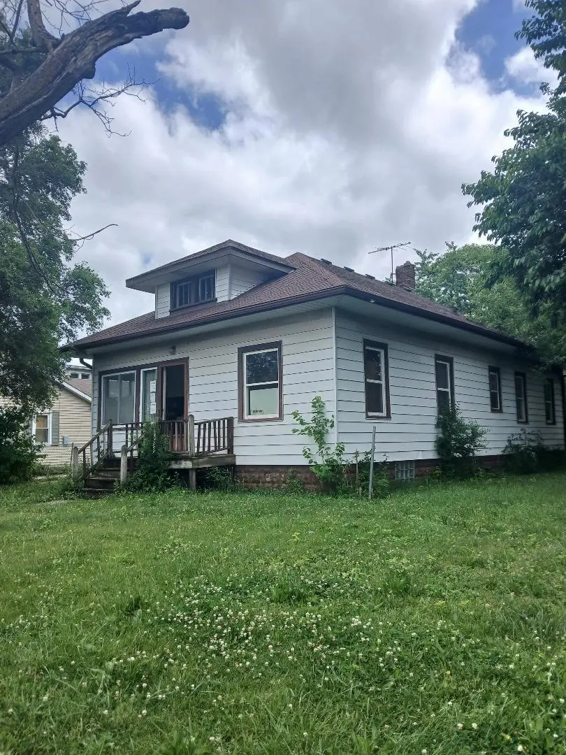 3327 Commercial AVE, South Chicago Heights, IL 60411