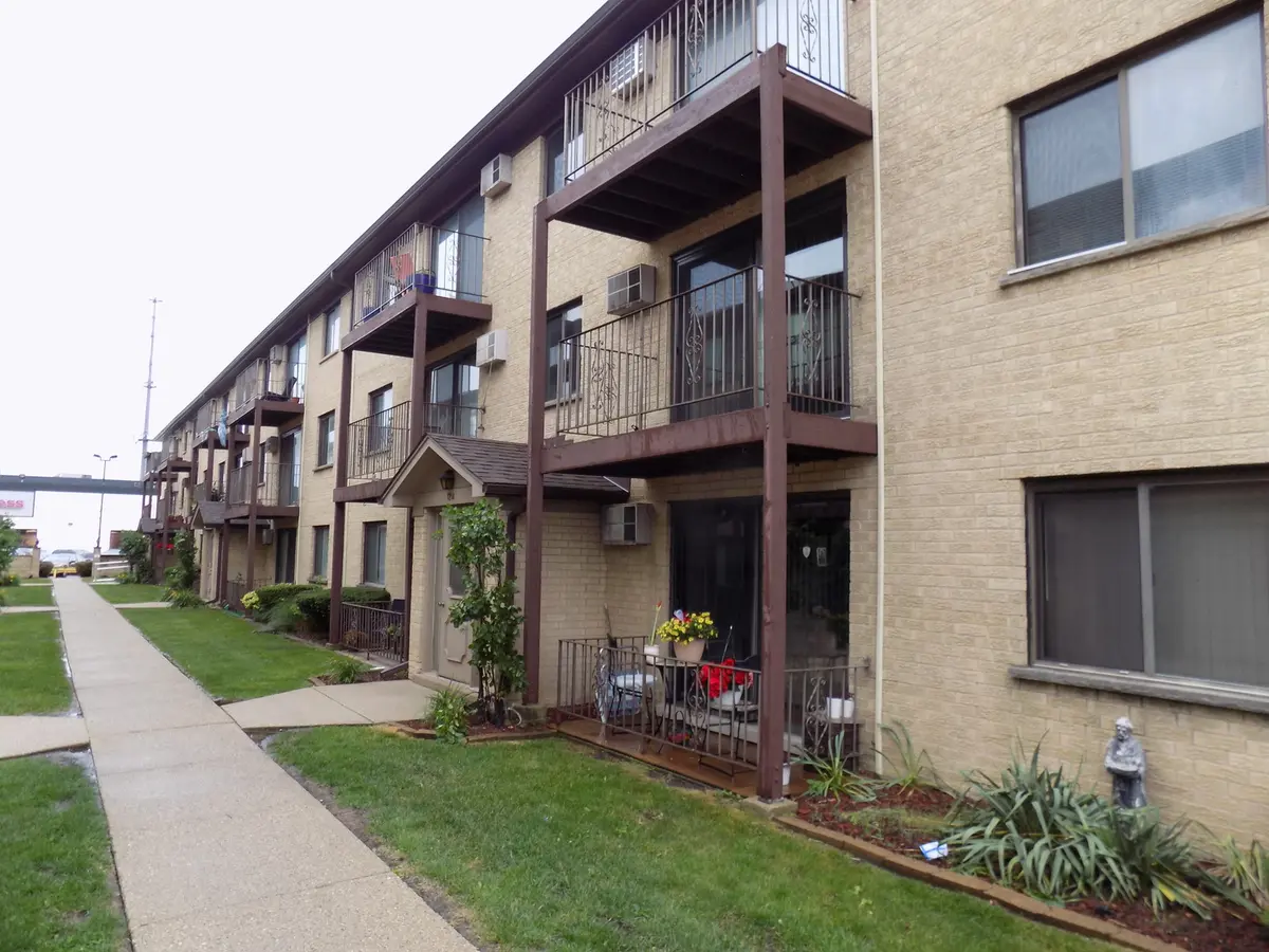 7214 W Wrightwood AVE #2S, Elmwood Park, IL 60707