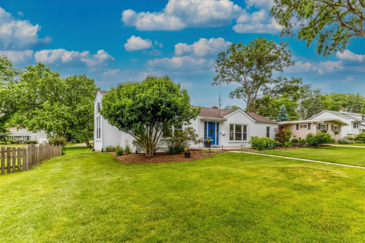 310 S Summit ST, Wheaton, IL 60187