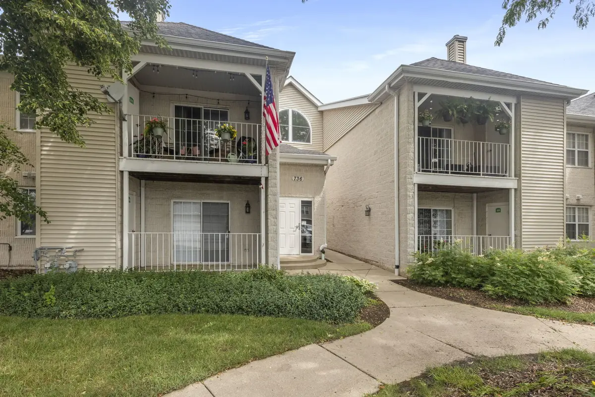 736 N Gary AVE #207, Carol Stream, IL 60188