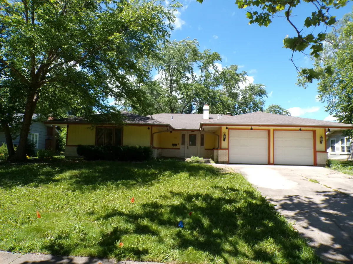 23W266 Windsor DR, Glen Ellyn, IL 60137