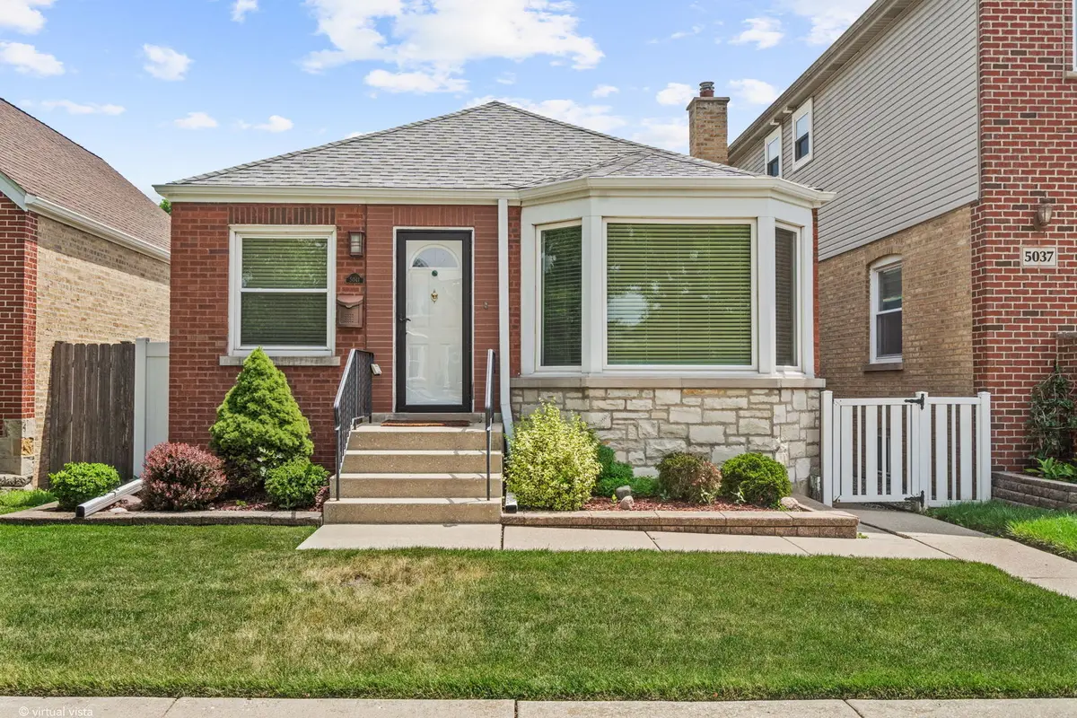 5041 N New England AVE, Chicago, IL 60656