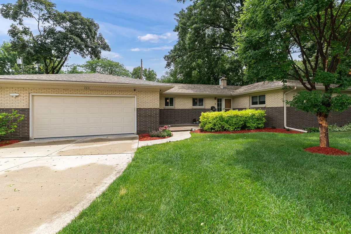 2221 3rd St B ST, East Moline, IL 61244