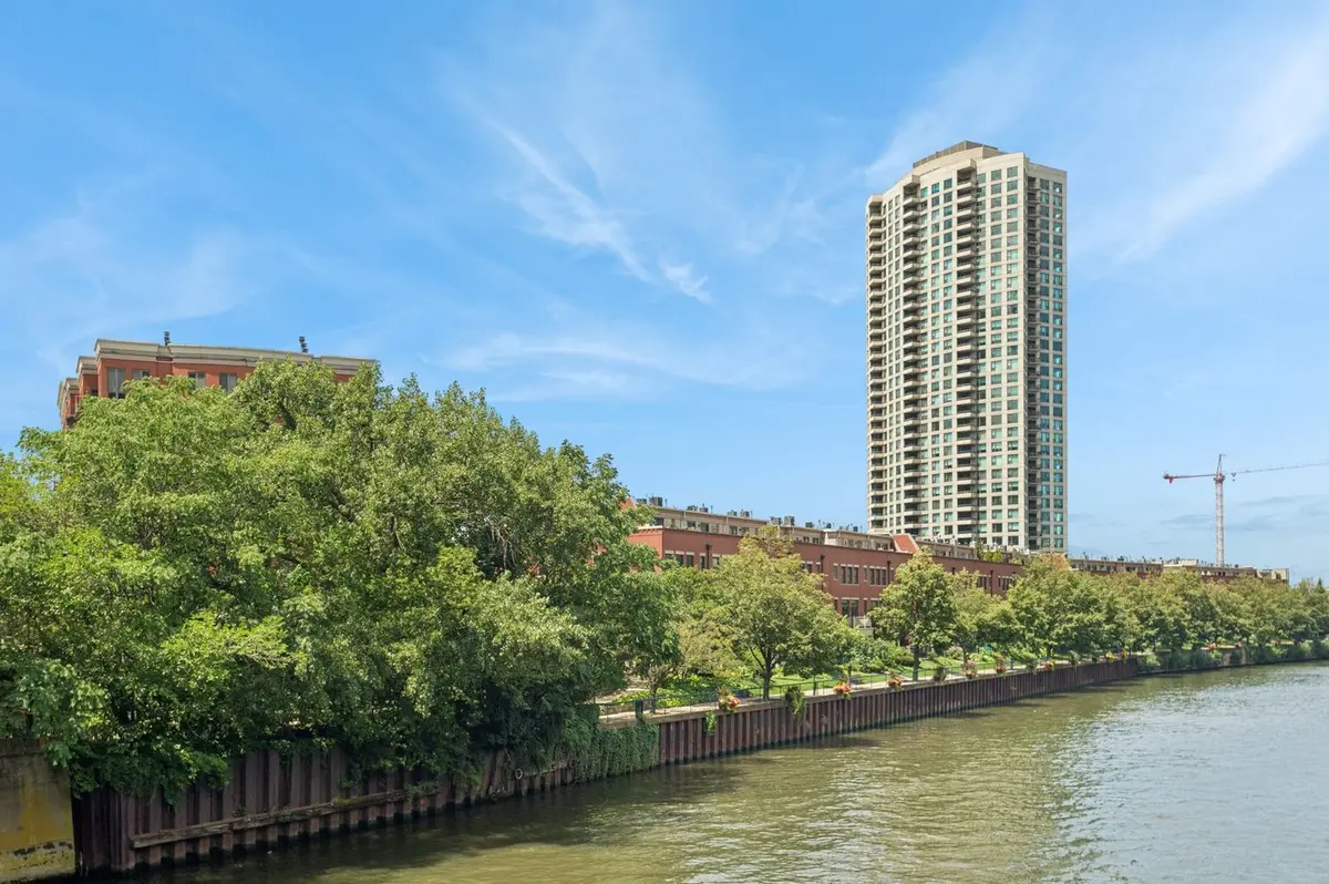 400 N Clinton ST #401, Chicago, IL 60654