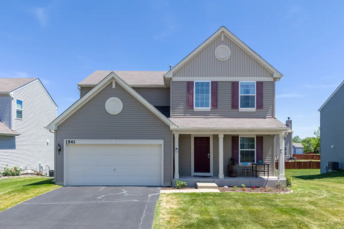 1541 Bristol DR, Hampshire, IL 60140