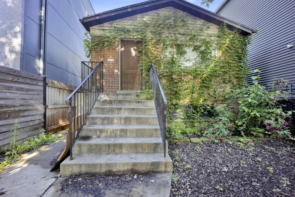 1746 N Albany AVE, Chicago, IL 60647