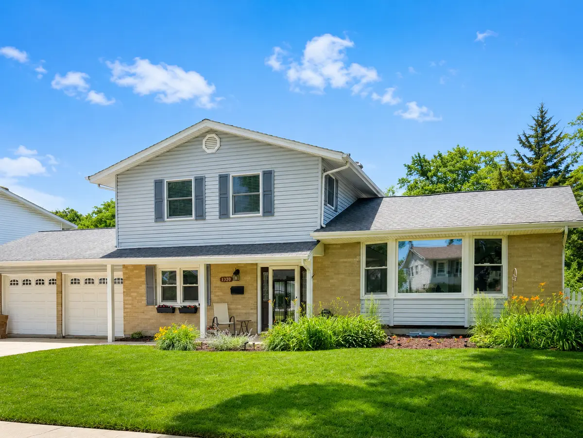 1320 E Sanborn DR, Palatine, IL 60074