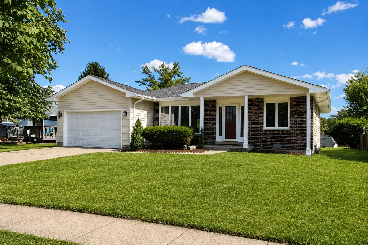 5111 Springdale LN, Mchenry, IL 60050