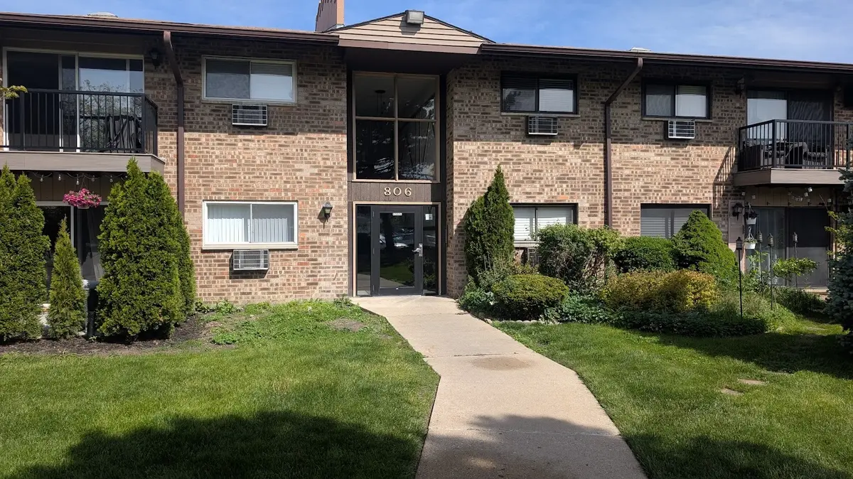 806 E Old Willow RD #214, Prospect Heights, IL 60070