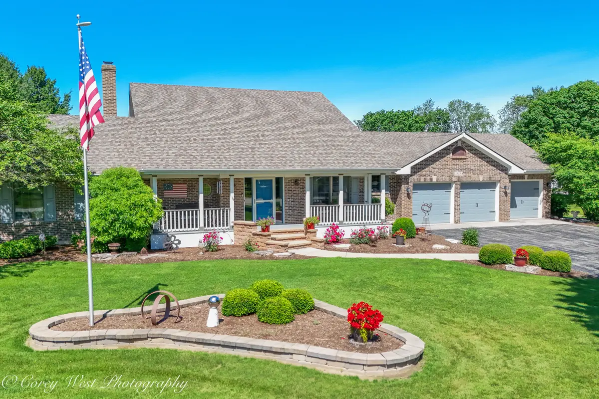 1545 Sunflower DR, Sycamore, IL 60178