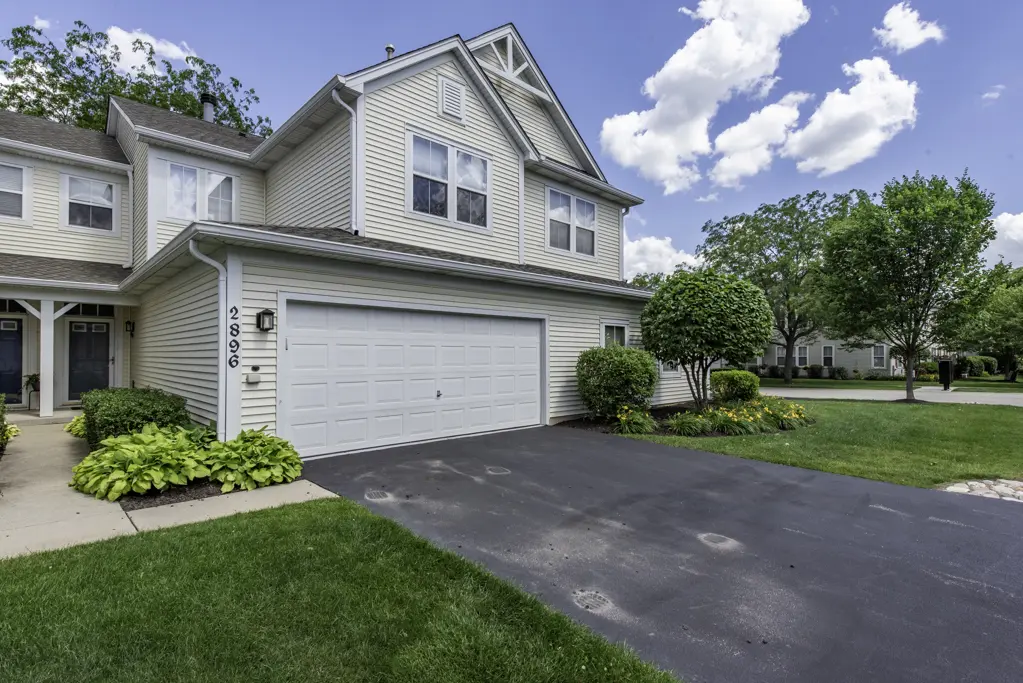 2896 Falling Waters LN, Lindenhurst, IL 60046