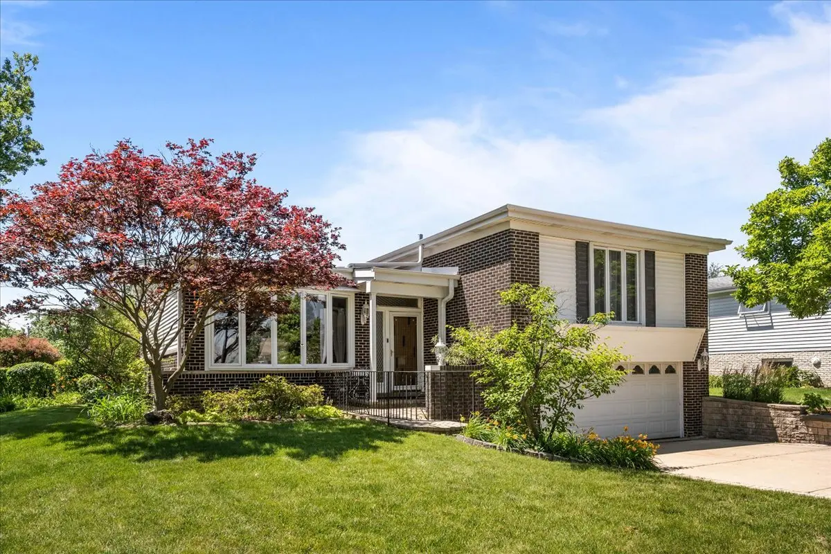 7615 Arcadia ST, Morton Grove, IL 60053