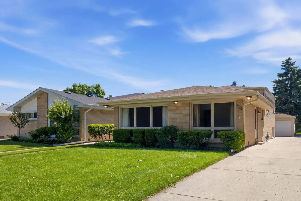 905 Long RD, Glenview, IL 60025