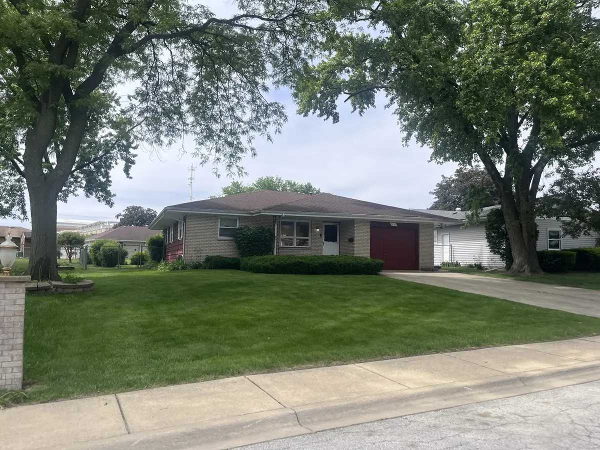 1221 Comet DR, Aurora, IL 60505