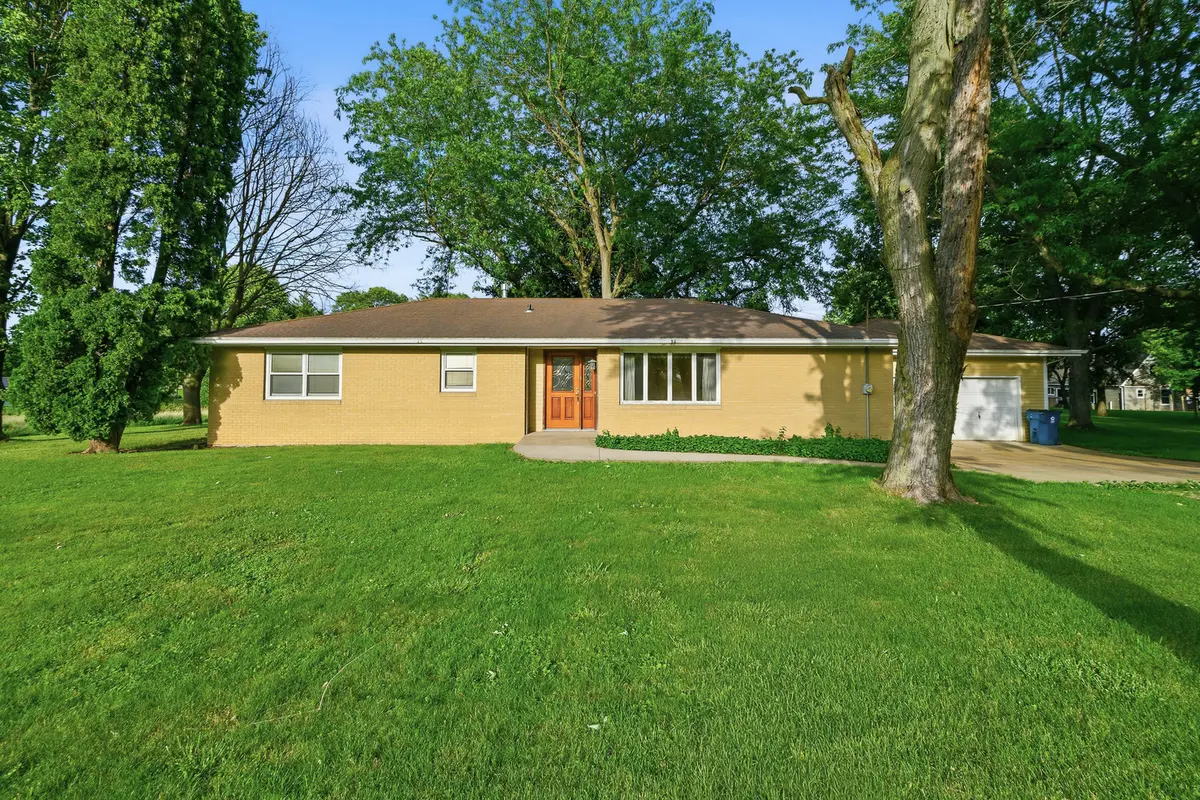 201 N Vermillion ST, Troy Grove, IL 61372