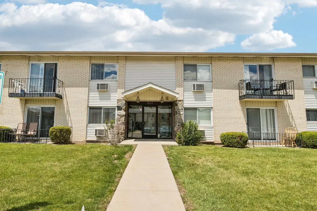8924 Kenneth DR #101A, Des Plaines, IL 60016