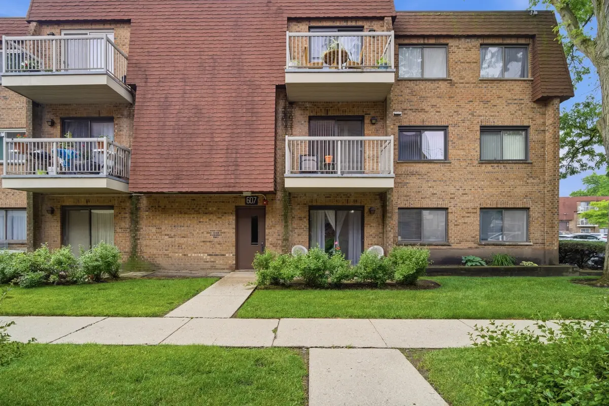 607 W Central RD #1A, Mount Prospect, IL 60056