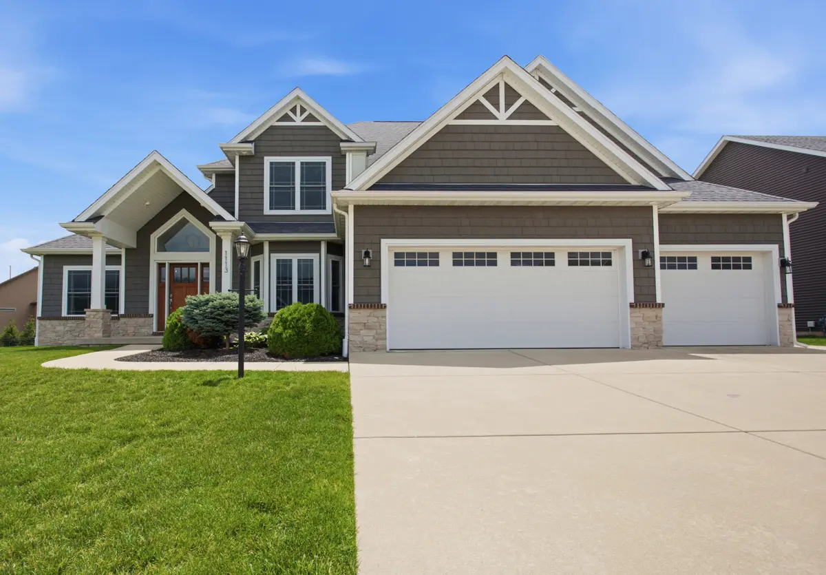 1113 Ashford CT, Mahomet, IL 61853