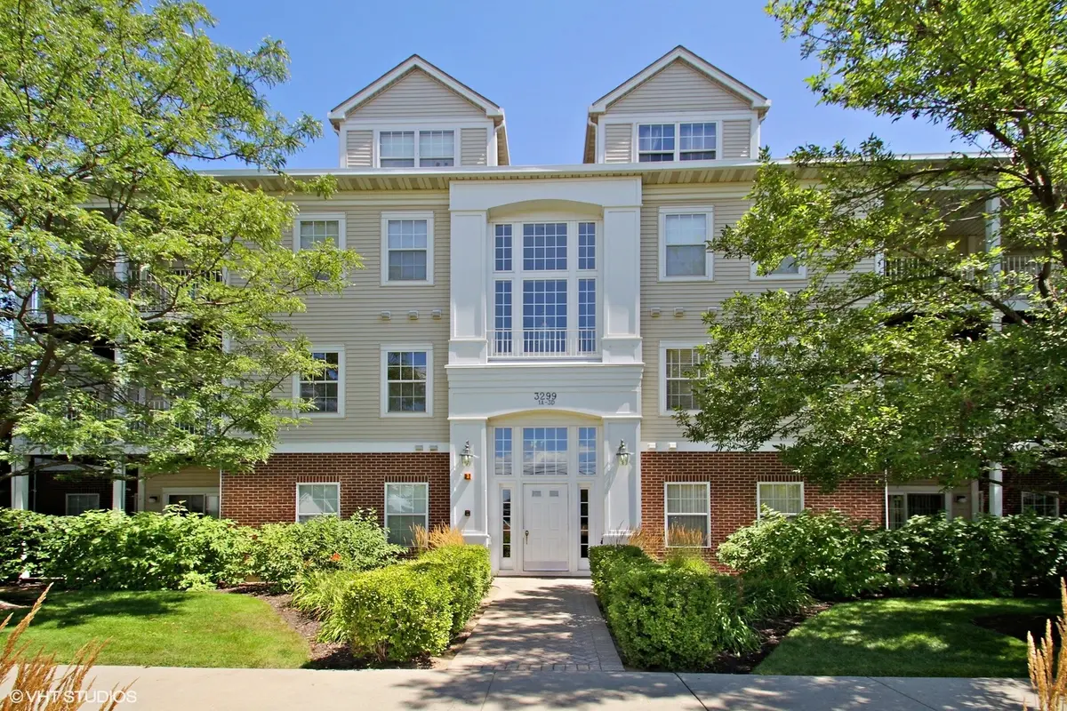 3299 Stratford CT #2A, Lake Bluff, IL 60044
