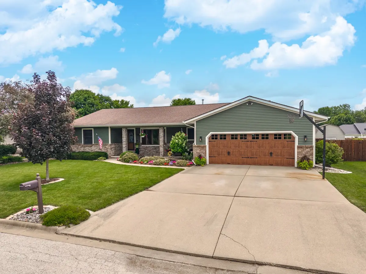 708 N Cherokee LN, Pontiac, IL 61764