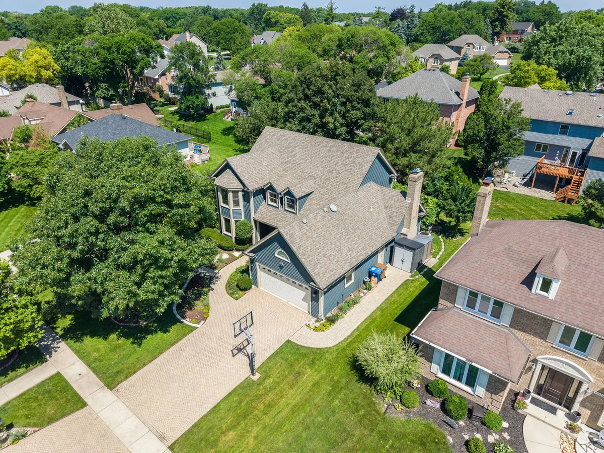 21W728 Mccarron RD, Glen Ellyn, IL 60137