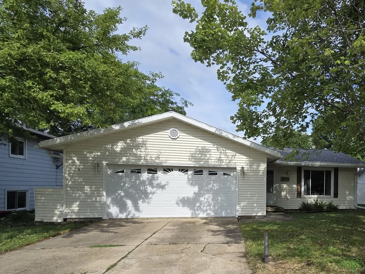 2016 Juniper LN, Bloomington, IL 61701