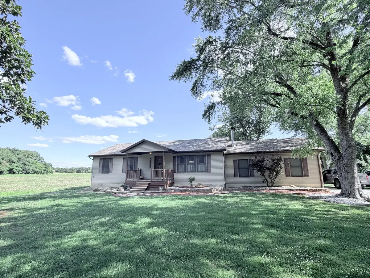 1095 E Base Line RD, Centralia, IL 62801