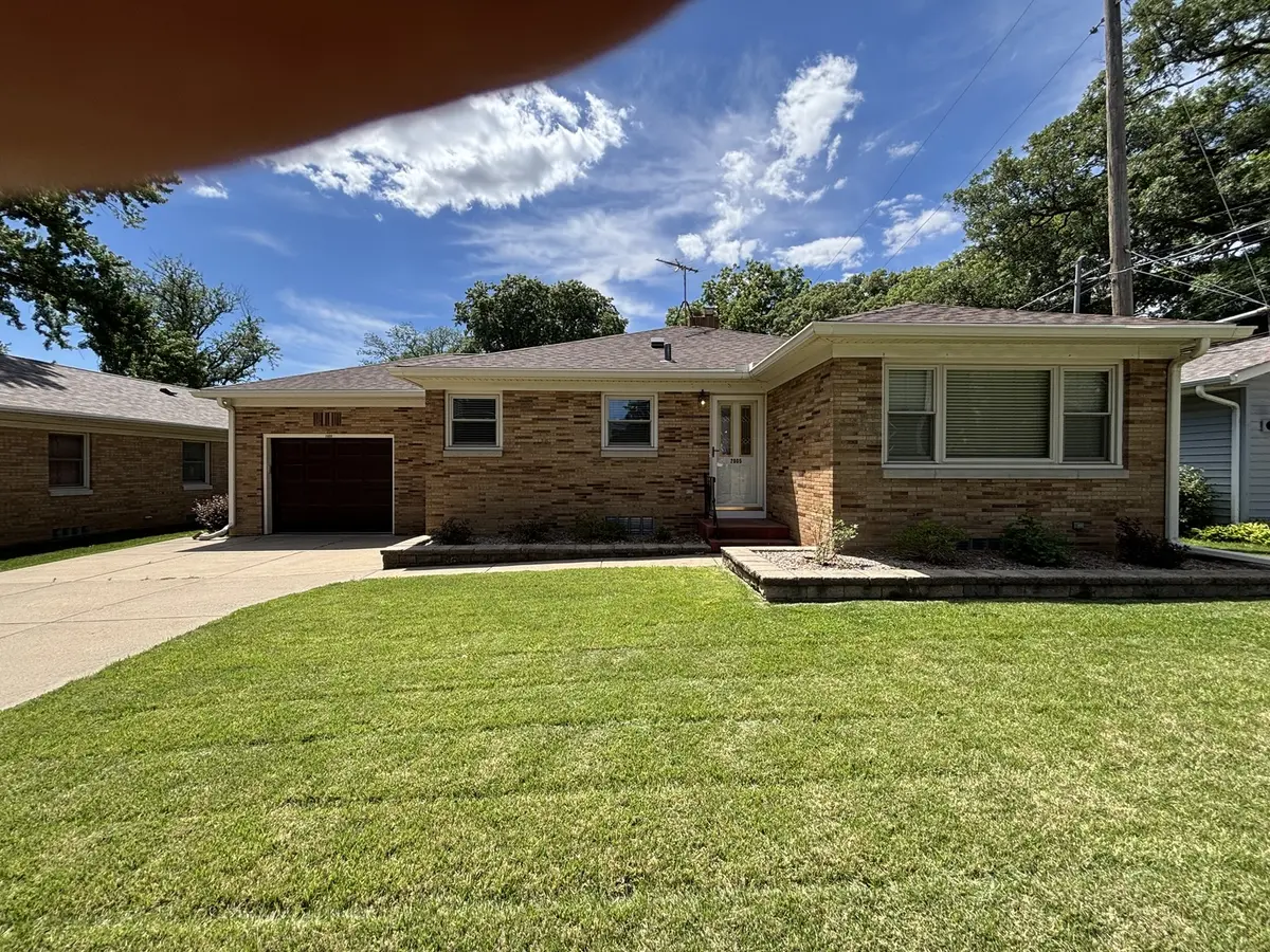 2005 8TH ST, East Moline, IL 61244