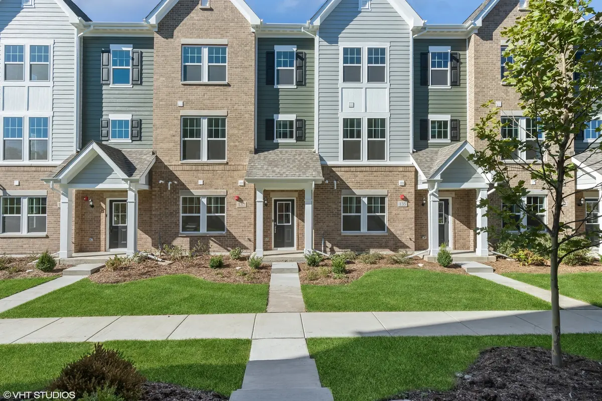137 Yorktown CT, Libertyville, IL 60048