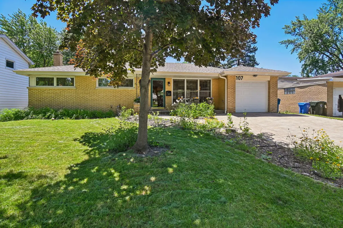 107 W Orchard PL, Mount Prospect, IL 60056