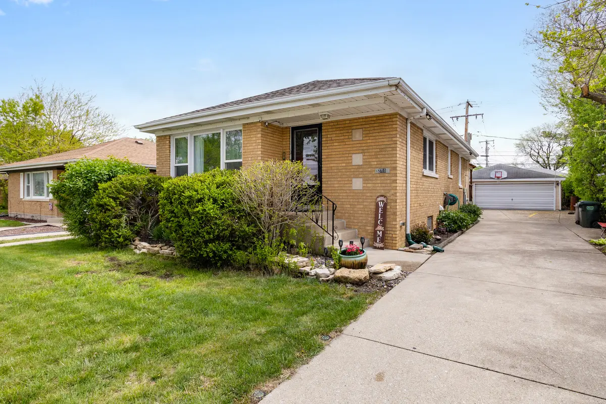 2711 Maple AVE, Brookfield, IL 60513