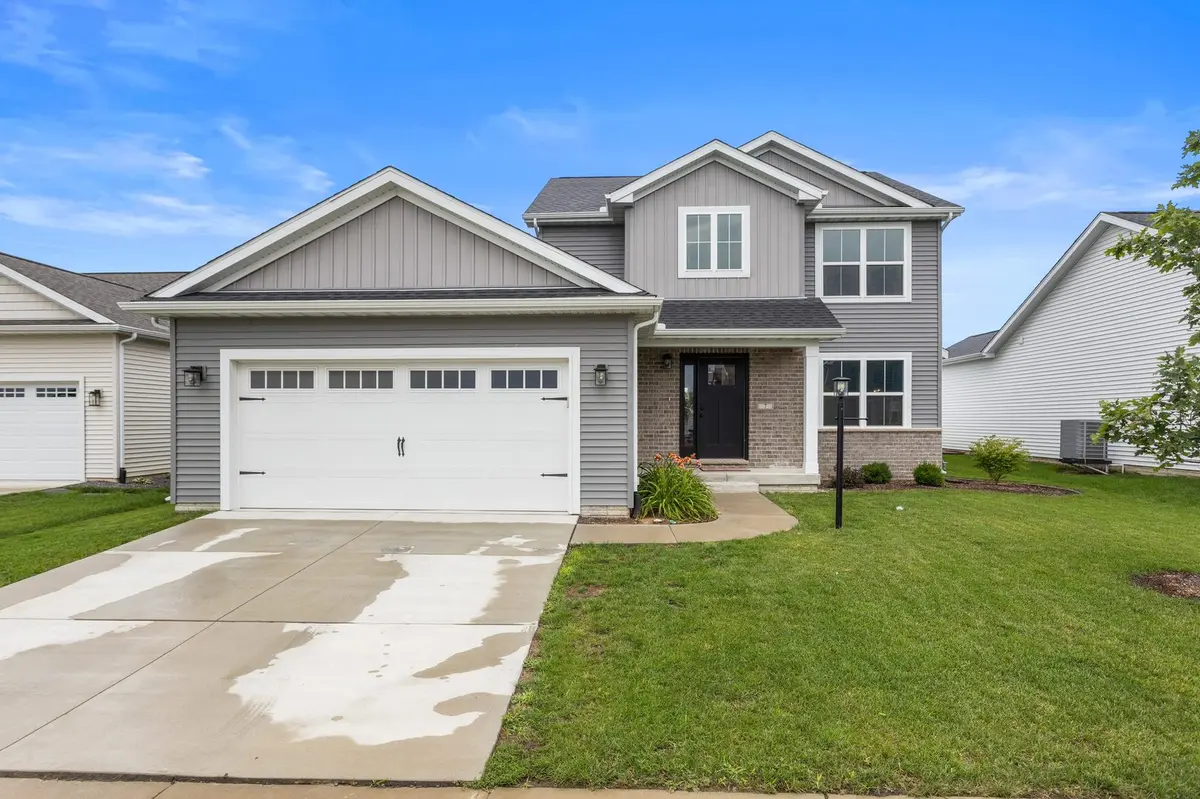 7 Kirby CIR, Monticello, IL 61856