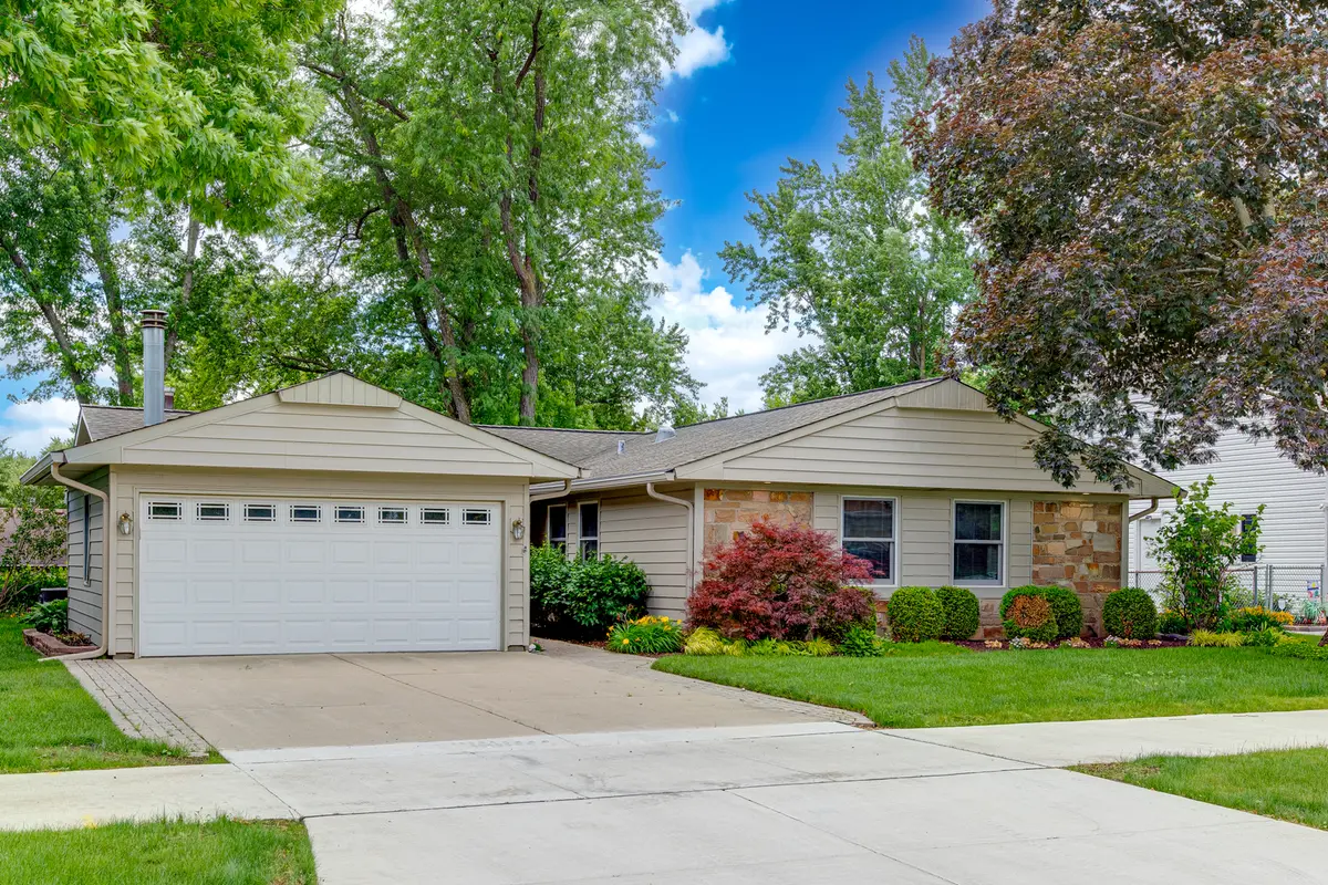 955 Bernard DR, Buffalo Grove, IL 60089
