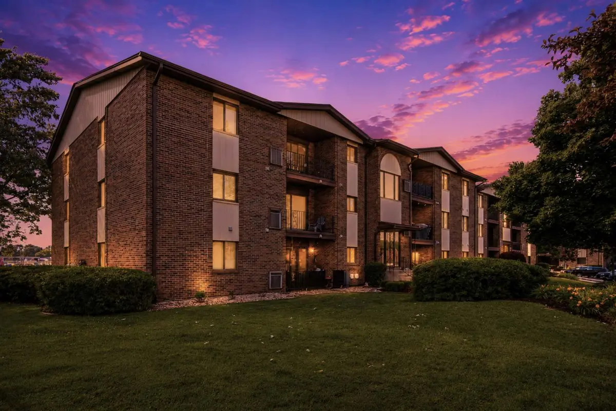 13935 Laramie AVE #220, Crestwood, IL 60418