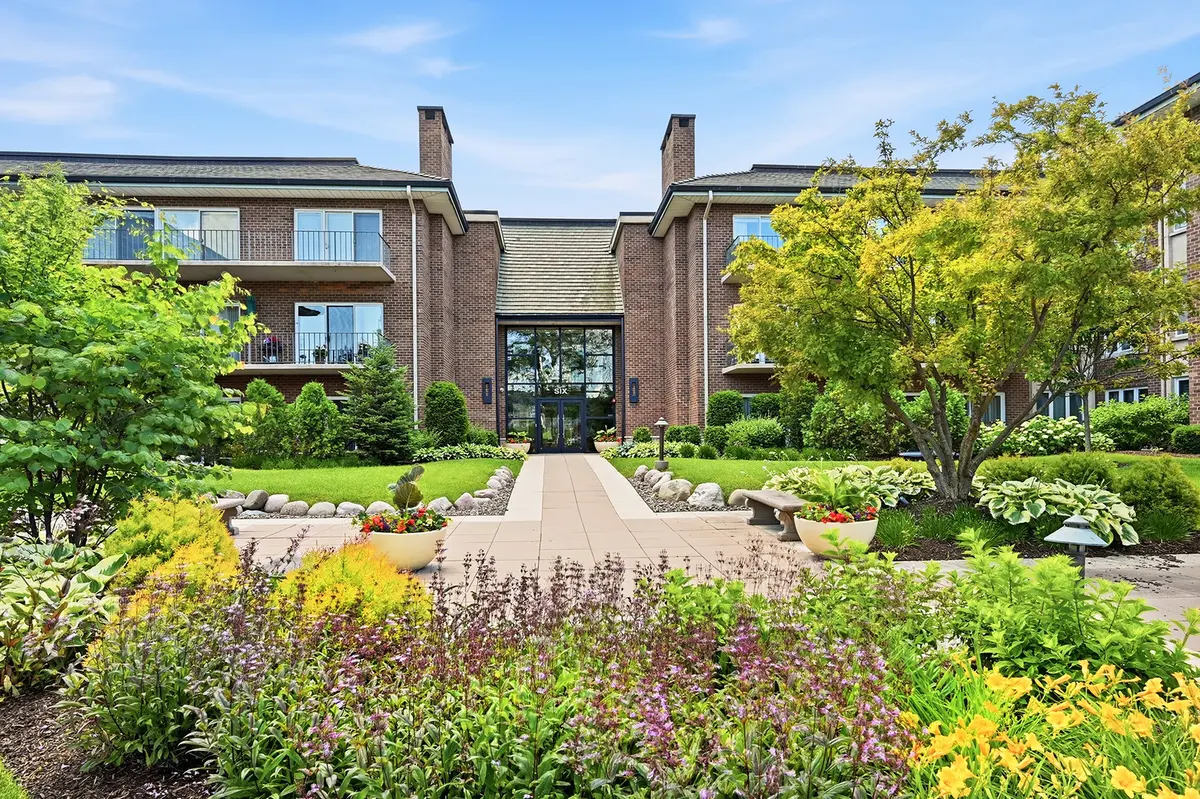 6 Oak Brook Club DR #J308, Oak Brook, IL 60523
